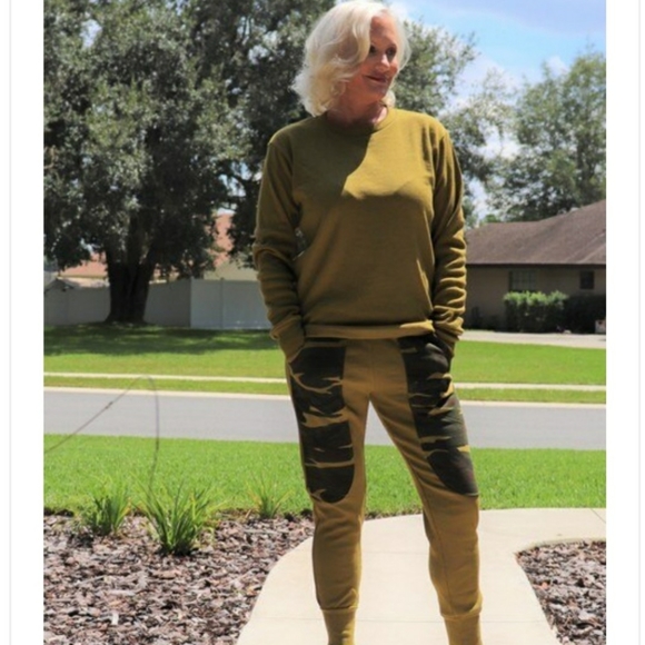 Brand New Camo Loungewear High-Quality Sweatsuit - Picture 5 of 9